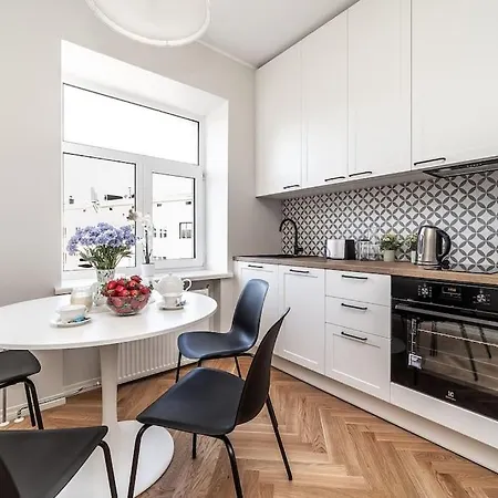 Exclusive In Center Free Parking Apartament Tallin
